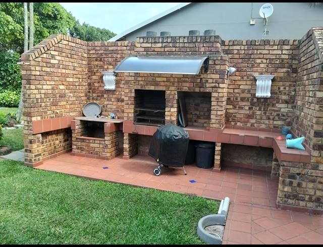6 BEDROOM HOUSE FOR SALE IN UVONGO